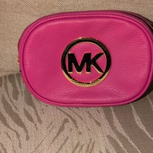 Michael Kors Pink makeup Bag For Your Purse